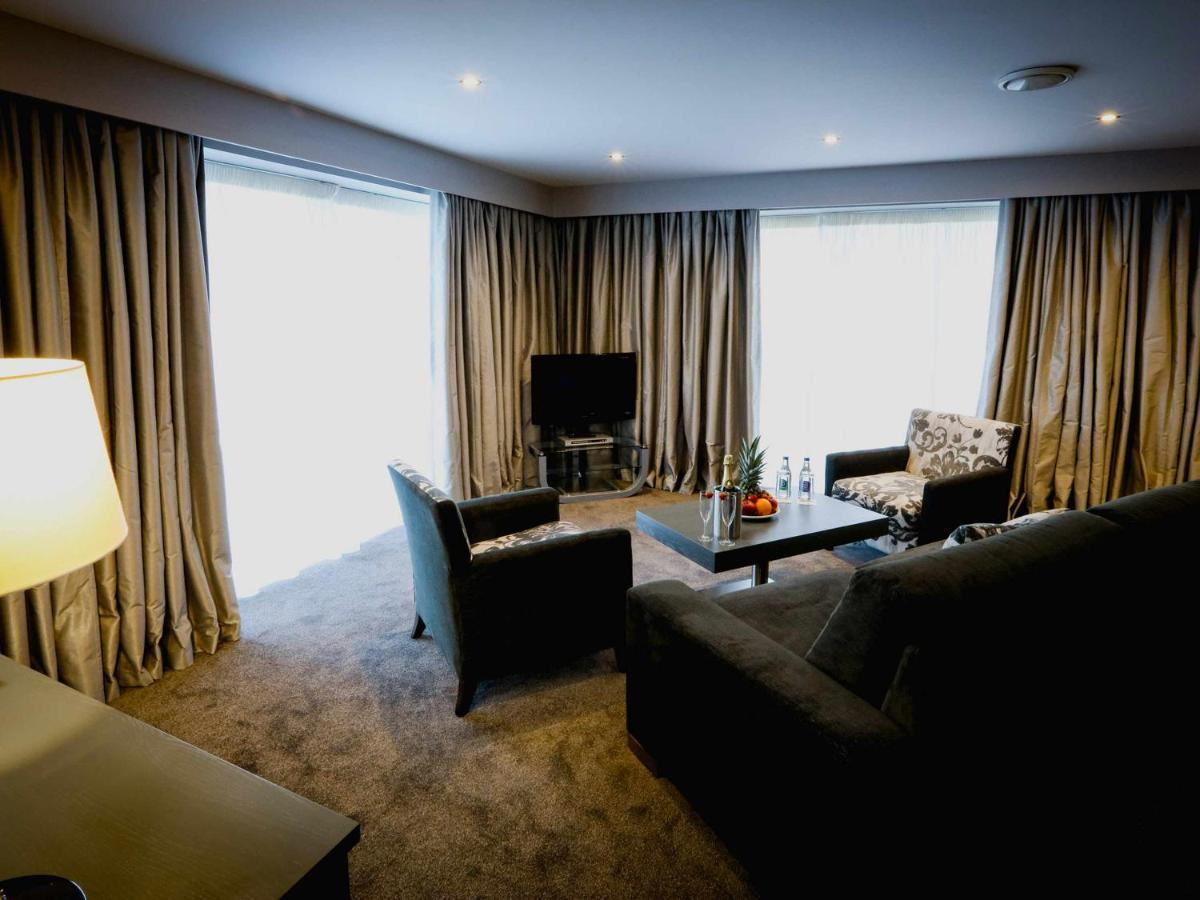 Claregalway Hotel ภายนอก รูปภาพ