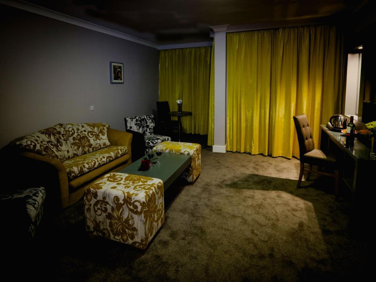 Claregalway Hotel ภายนอก รูปภาพ