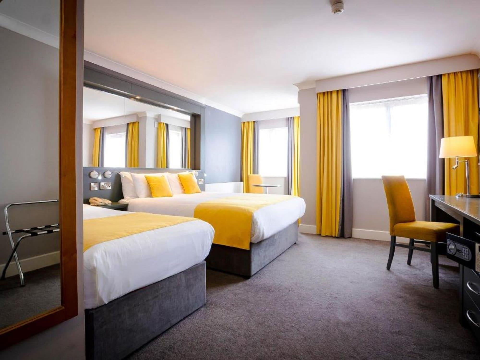 Claregalway Hotel ภายนอก รูปภาพ